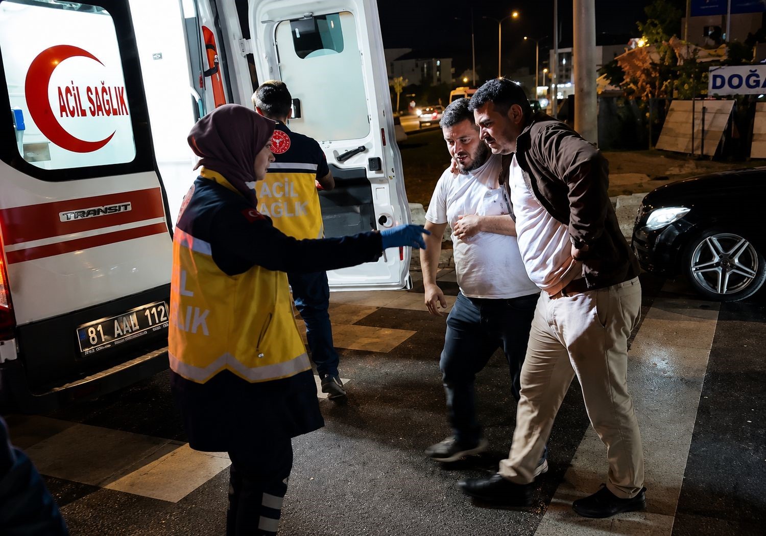 Düzce’de iki otomobilin çarpıştığı kazada 5 kişi yaralandı.