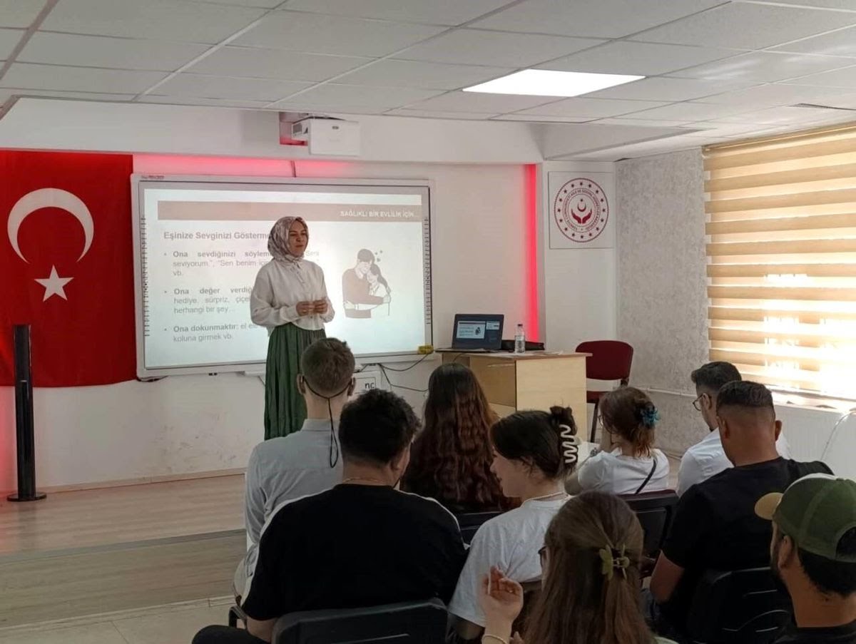 Aksaray'da evlilik kredisi alacak çiftlere eğitim verildi
