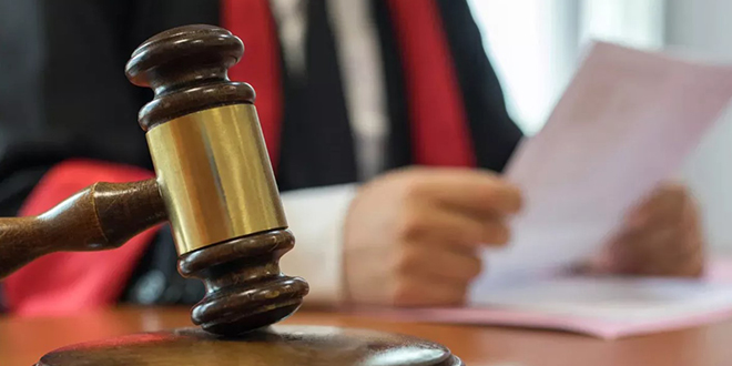 Eşini dinlemek istedi, tazminat ve nafakadan oldu 