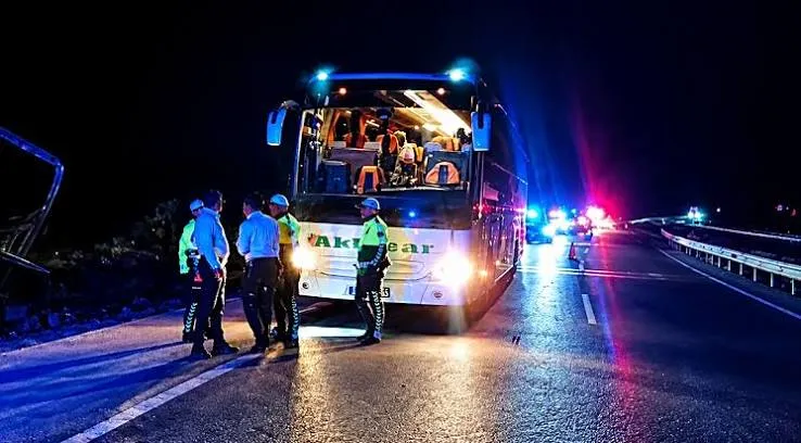 Manisa'da yolcu otobüsü kazası: 18 kişi yaralandı